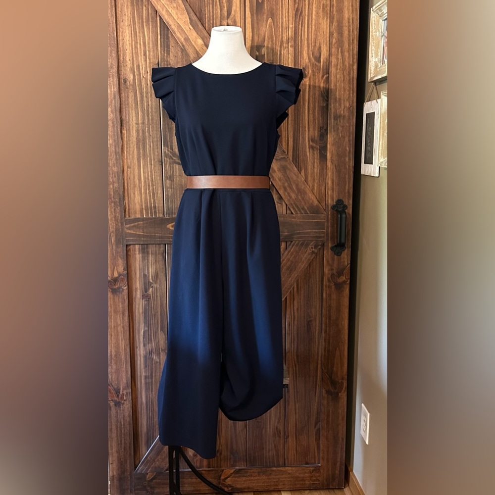 Cute navy romper. Wide leg a ankle length. Cute with accessories.